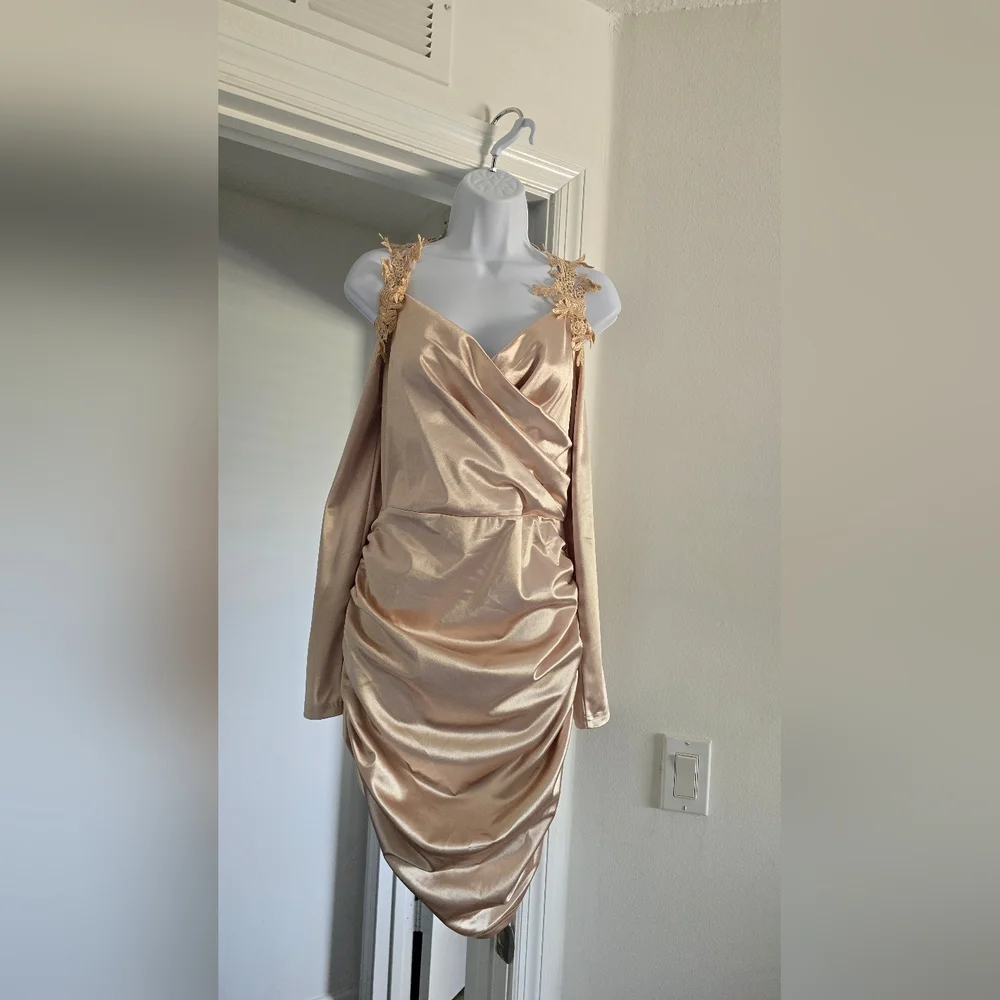 NWT VaVaBold Appliques Detail Cold Shoulder Ruched Side Dress Satin - Picture 3 of 11